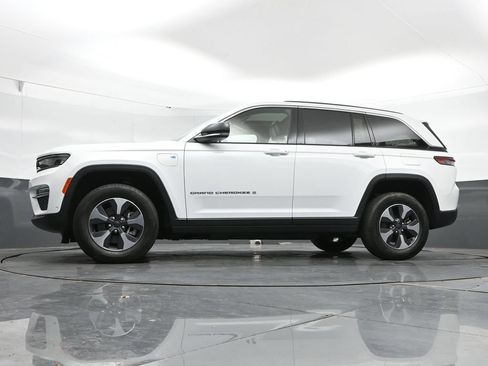 Used 2022 Jeep Grand Cherokee Limited 4xe w/ Luxury Tech Group II AWD/4WD image 45