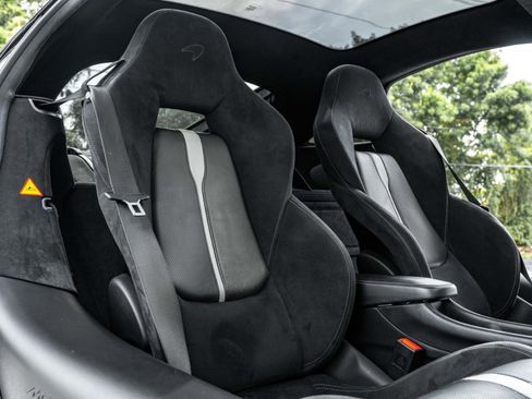 Used 2017 McLaren 570S image 25