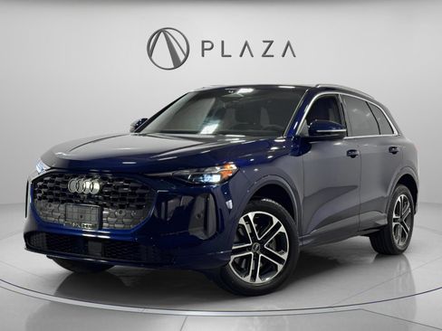 Certified 2025 Audi Q5 Premium w/ Convenience Package image 1