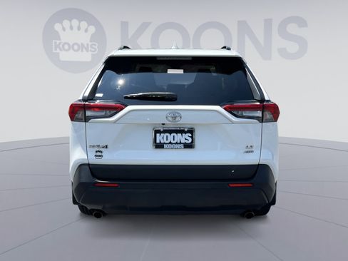Used 2019 Toyota RAV4 LE AWD/4WD image 5