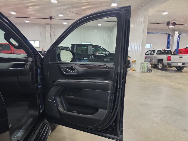Used 2023 Chevrolet Tahoe LT w/ Luxury Package AWD/4WD image 33