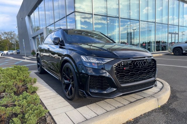 Used 2022 Audi RS Q8 w/ Carbon Optic Package AWD/4WD image 3