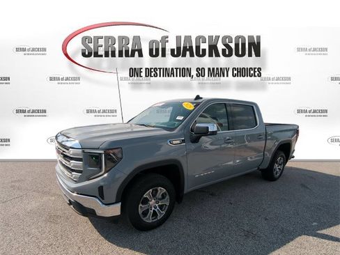 Used 2025 GMC Sierra 1500 SLE w/ X31 Off-Road Package AWD/4WD image 5