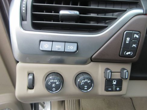 Used 2020 Chevrolet Suburban Premier w/ 6.2L Performance Package image 27