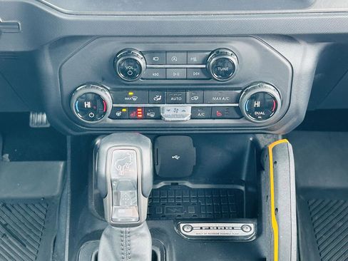 Used 2024 Ford Bronco Badlands image 24