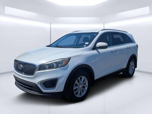 Used 2018 Kia Sorento FWD image 7