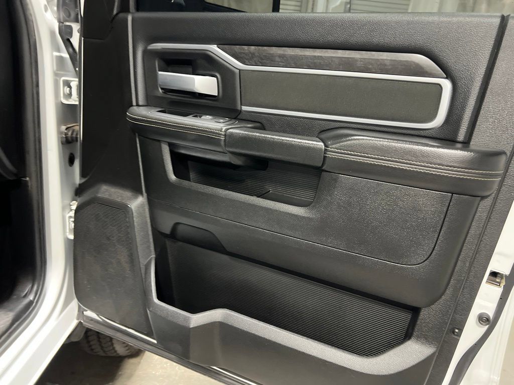 Used 2024 RAM 3500 SLT w/ Quick Order Package 2YG SLT AWD/4WD image 12