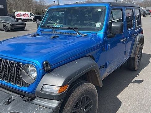 Used 2025 Jeep Wrangler Unlimited Sport image 1