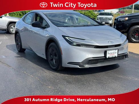 Certified 2023 Toyota Prius LE AWD/4WD image 1