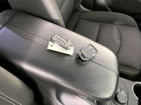 Used 2023 GMC Terrain SLE image 35