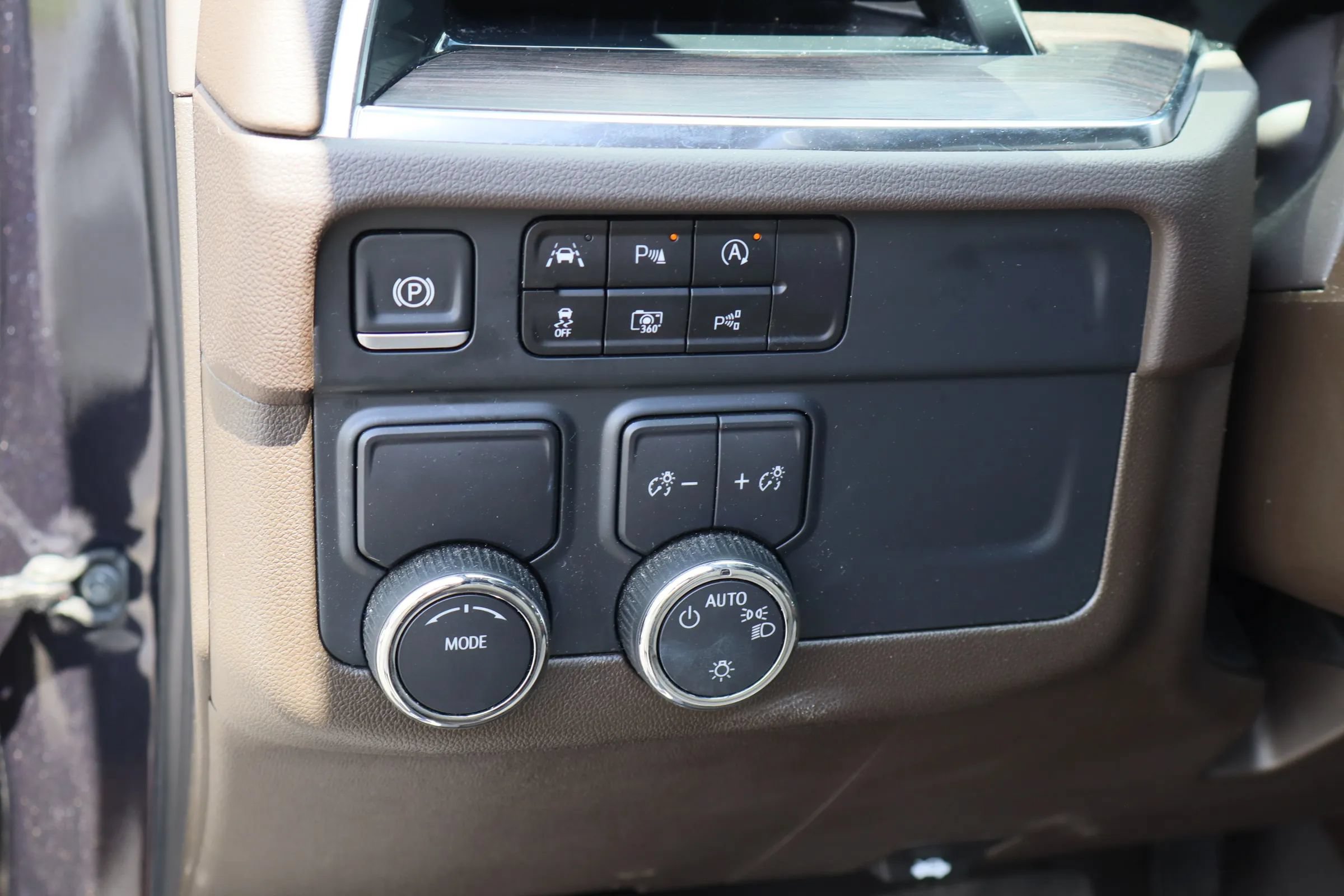 Used 2025 Chevrolet Tahoe LT RWD image 11