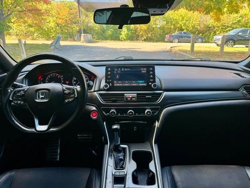 Used 2018 Honda Accord Sport image 6