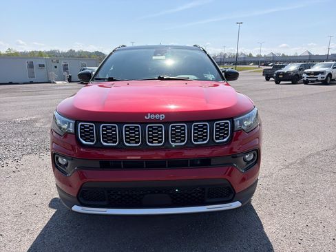 Used 2025 Jeep Compass Limited AWD/4WD image 2