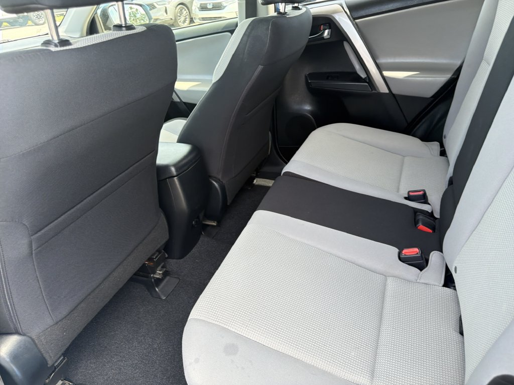 Used 2018 Toyota RAV4 XLE FWD image 17