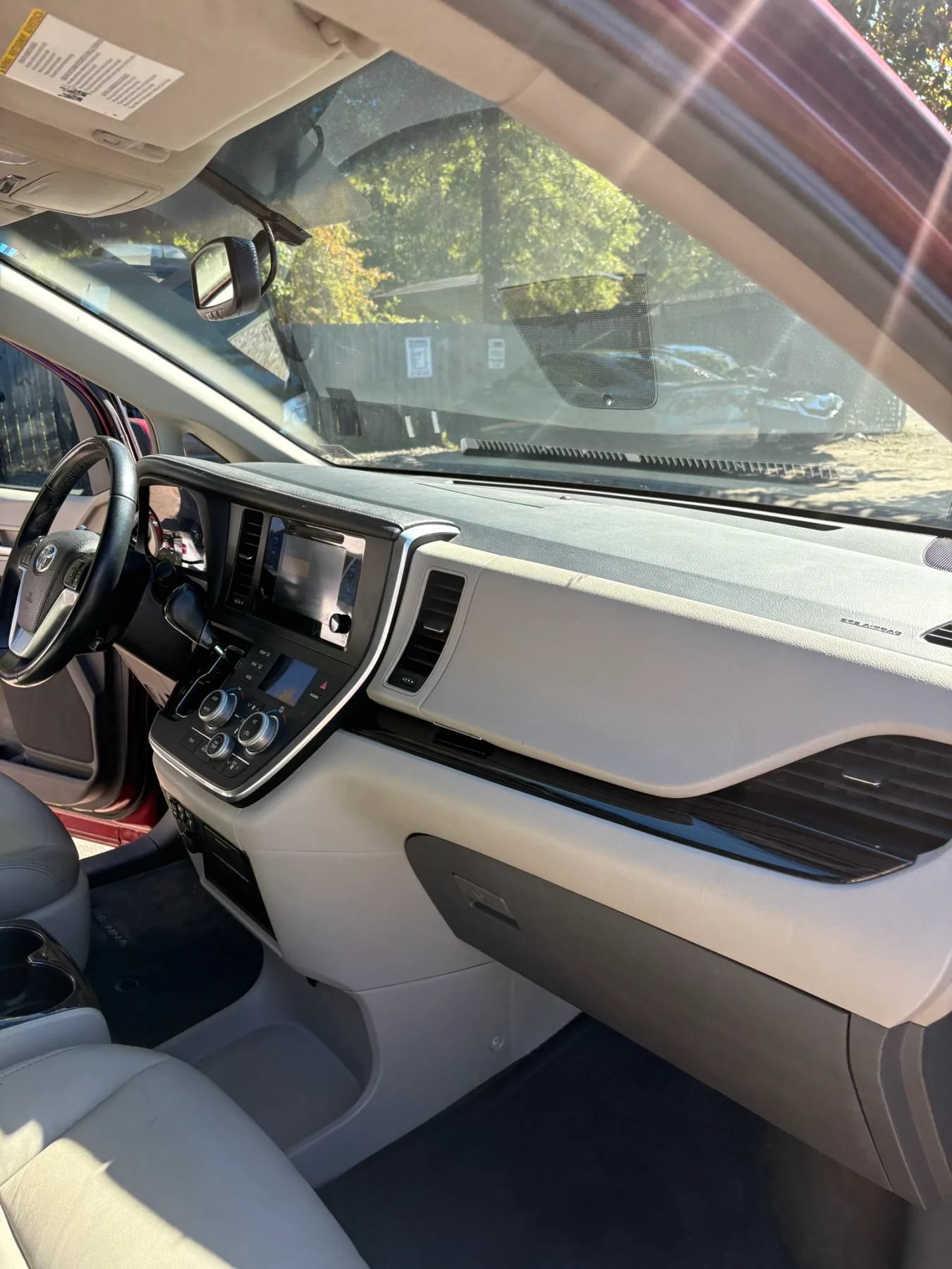 Used 2017 Toyota Sienna XLE AWD/4WD image 38