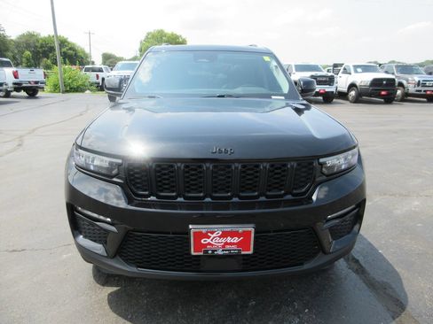 Used 2024 Jeep Grand Cherokee Limited w/ Black Appearance Package AWD/4WD image 13