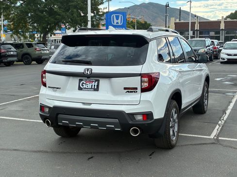 Used 2023 Honda Passport TrailSport image 3