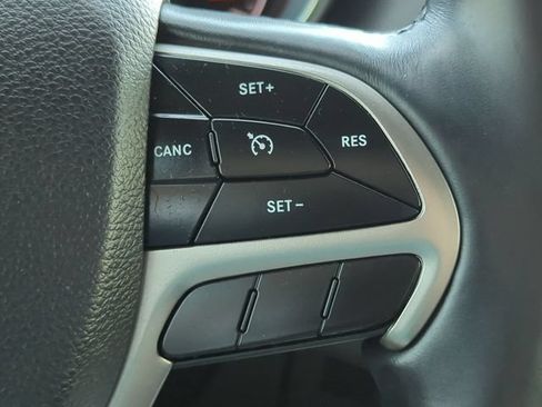 Used 2019 Jeep Grand Cherokee Altitude AWD/4WD image 14