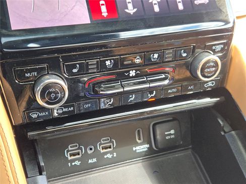 Used 2025 Jeep Grand Cherokee Summit AWD/4WD image 33
