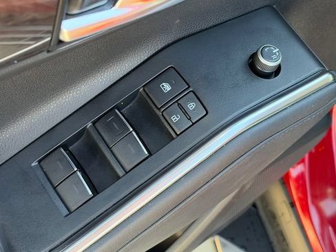 Used 2021 Toyota Highlander Limited FWD image 17