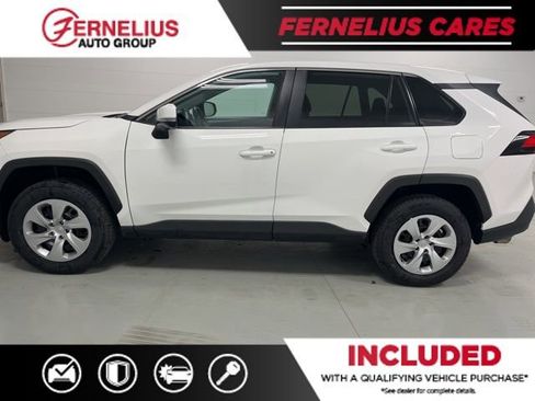 Used 2022 Toyota RAV4 LE image 4