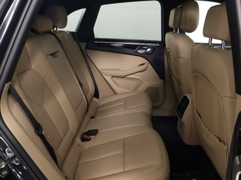 Certified 2026 Porsche Macan AWD/4WD image 32