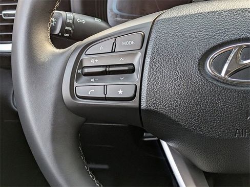 Used 2025 Hyundai Venue SEL image 15