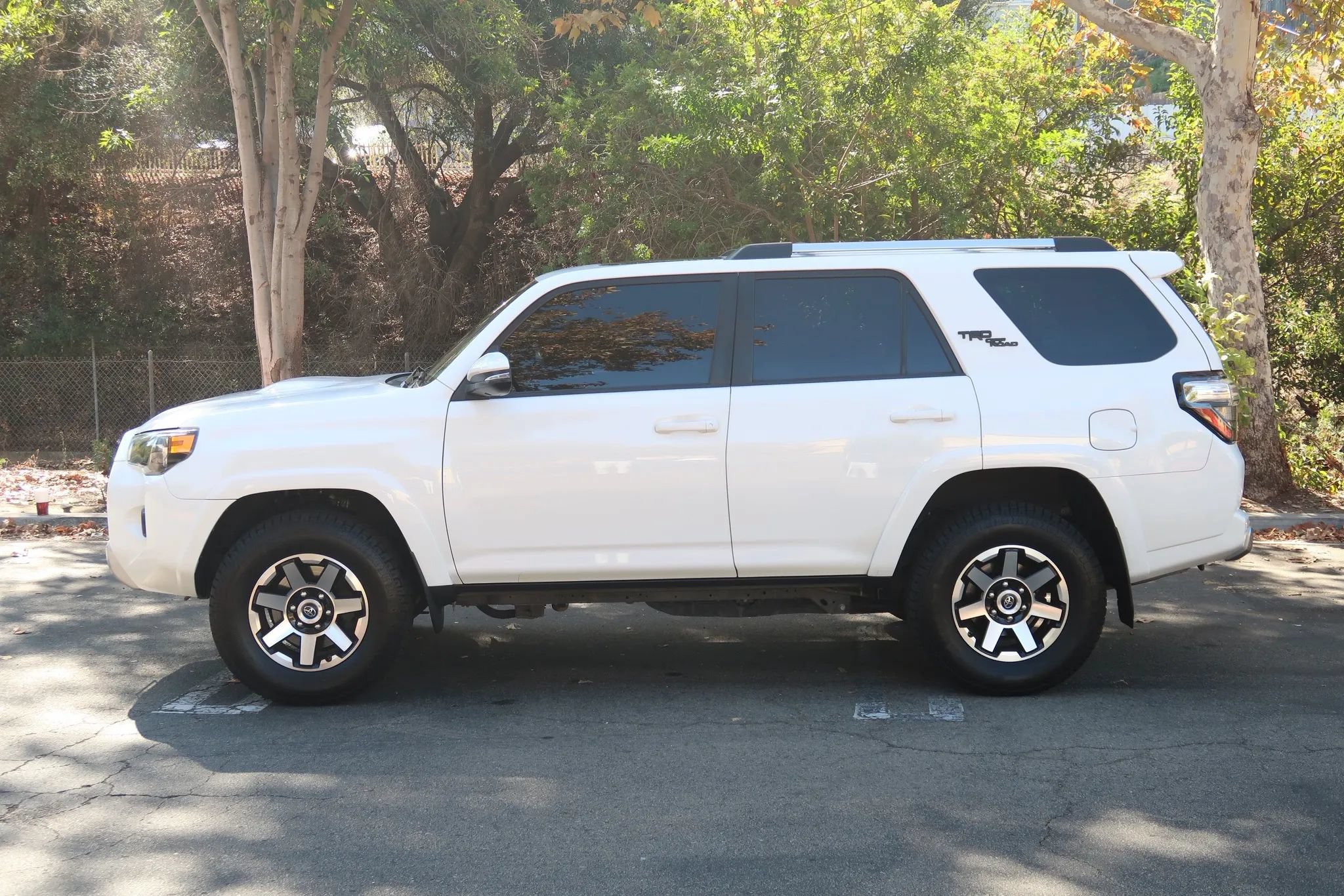 Used 2017 Toyota 4Runner TRD Off-Road Premium AWD/4WD image 4