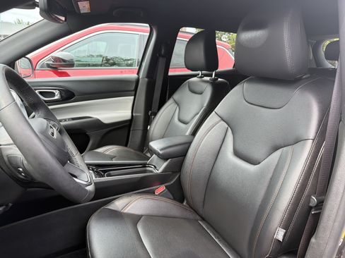 Used 2024 Jeep Compass Limited AWD/4WD image 9