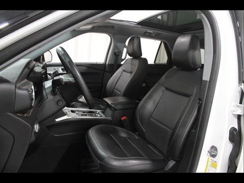 Certified 2022 Ford Explorer Limited w/ Equipment Group 301A AWD/4WD image 6