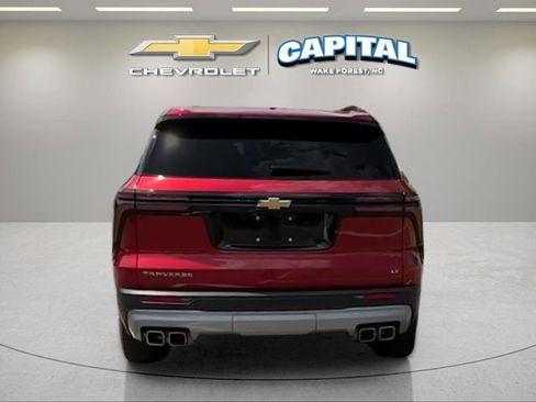 Used 2024 Chevrolet Traverse LT w/ Enhanced Driving Package FWD image 4