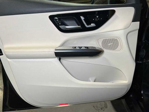 Used 2025 Mercedes-Benz GLC 300 4MATIC image 21