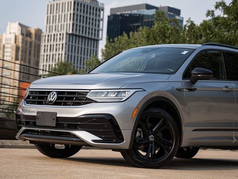 Certified 2023 Volkswagen Tiguan SE R-Line AWD/4WD image 2