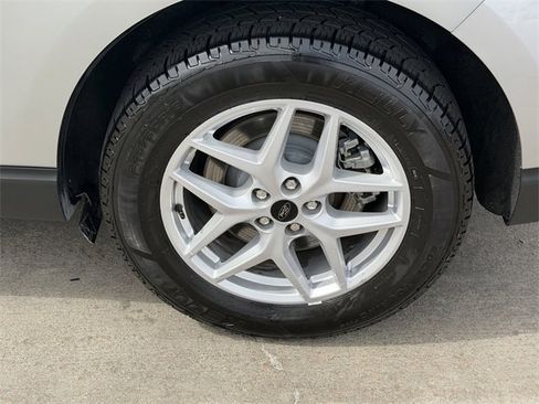 Used 2024 Ford Edge SEL image 8