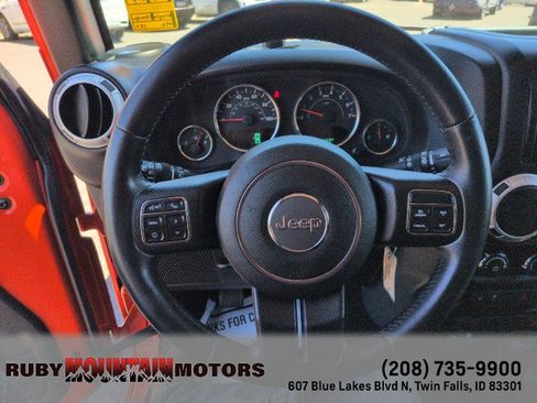 Used 2015 Jeep Wrangler Unlimited Rubicon w/ Dual Top Group AWD/4WD image 11
