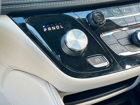 Used 2022 Chrysler Pacifica Limited image 17