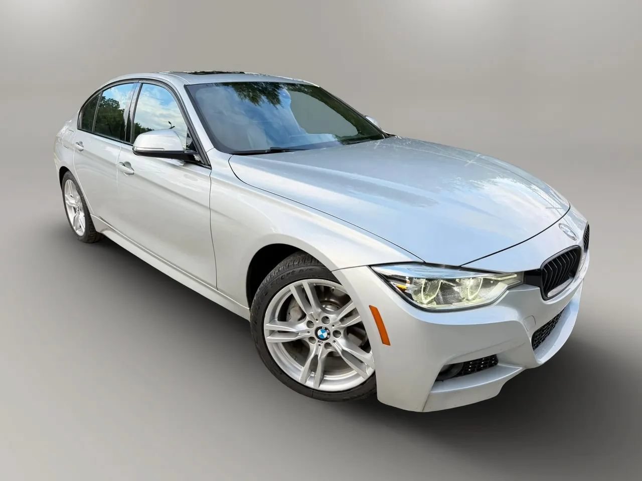 Used 2018 BMW 330i Sedan w/ M Sport Package RWD image 12