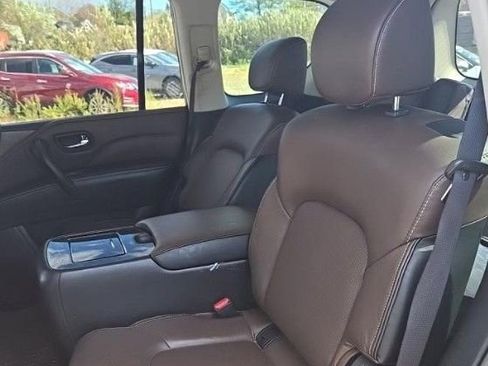 Used 2023 INFINITI QX80 Premium Select w/ All-Season Package image 4