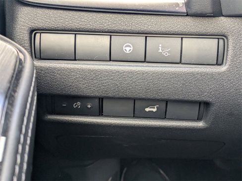 Used 2023 Nissan Rogue Platinum w/ Platinum Premium Package image 28