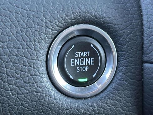 Used 2023 GMC Yukon Denali image 8