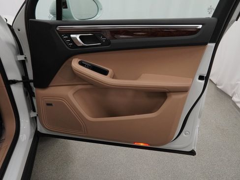 Used 2023 Porsche Macan image 48