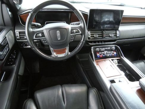 Used 2023 Lincoln Navigator Reserve AWD/4WD image 4