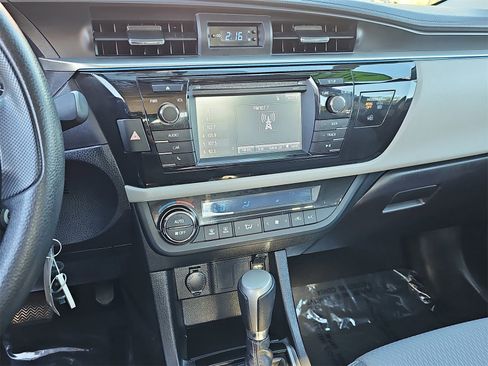 Used 2016 Toyota Corolla L image 19