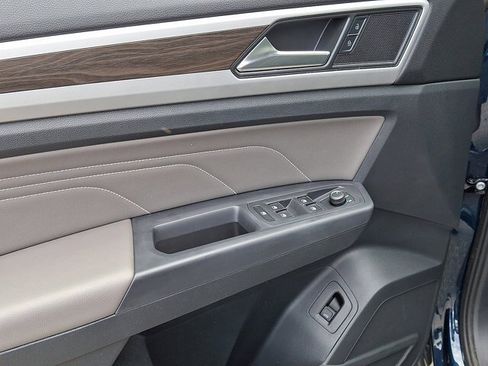 Used 2021 Volkswagen Atlas SE w/ Towing Package image 2