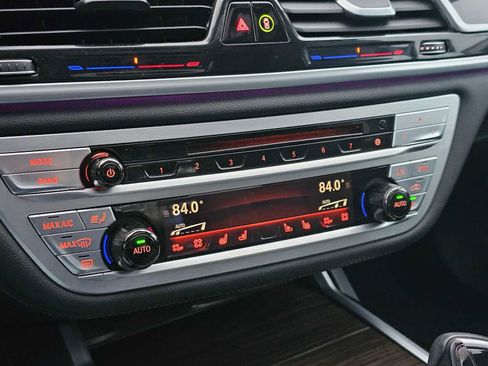 Used 2018 BMW 740e xDrive image 31