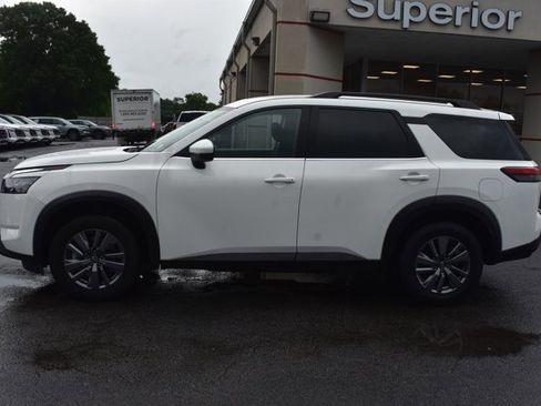 Used 2025 Nissan Pathfinder SV FWD image 8