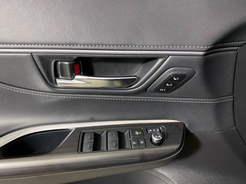 Certified 2022 Toyota Venza XLE image 21