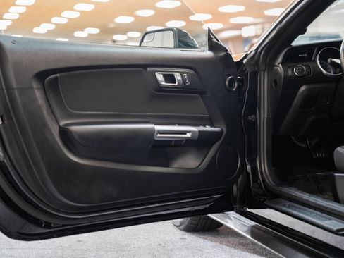 Used 2018 Ford Mustang Coupe RWD image 34