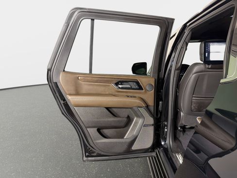 Used 2026 GMC Yukon Denali Ultimate AWD/4WD image 32