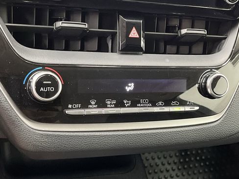 Used 2020 Toyota Corolla LE FWD image 20